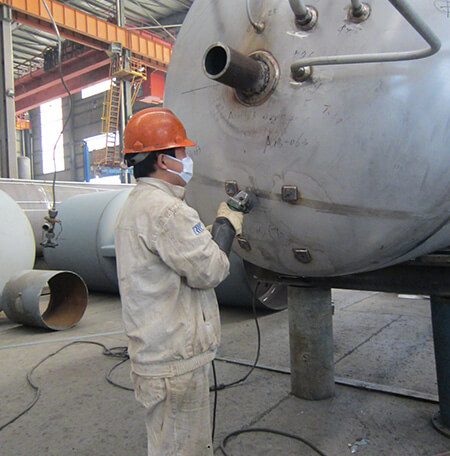 Pulido de tubos del tanque